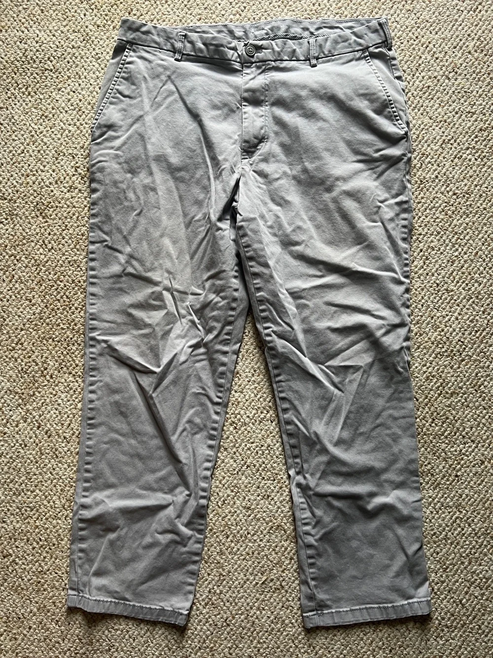 Izod Men's 36x30 Gray Straight-Fit Chinos